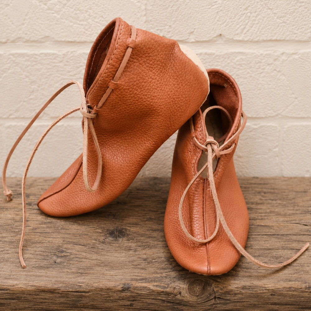 Handmade Natural Leather Viking Turn Shoes – Authentic Medieval Footwear for Ren Faire, LARP, Cosplay & Historical Costumes